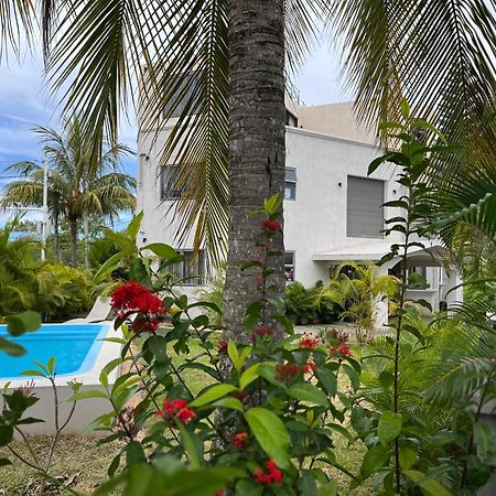Cosy 2 Bedrooms Apts In Pereybere -Seasons Break Apartment Pereybere Beach ภายนอก รูปภาพ