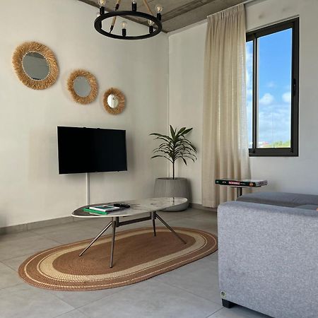 Cosy 2 Bedrooms Apts In Pereybere -Seasons Break Apartment Pereybere Beach ภายนอก รูปภาพ