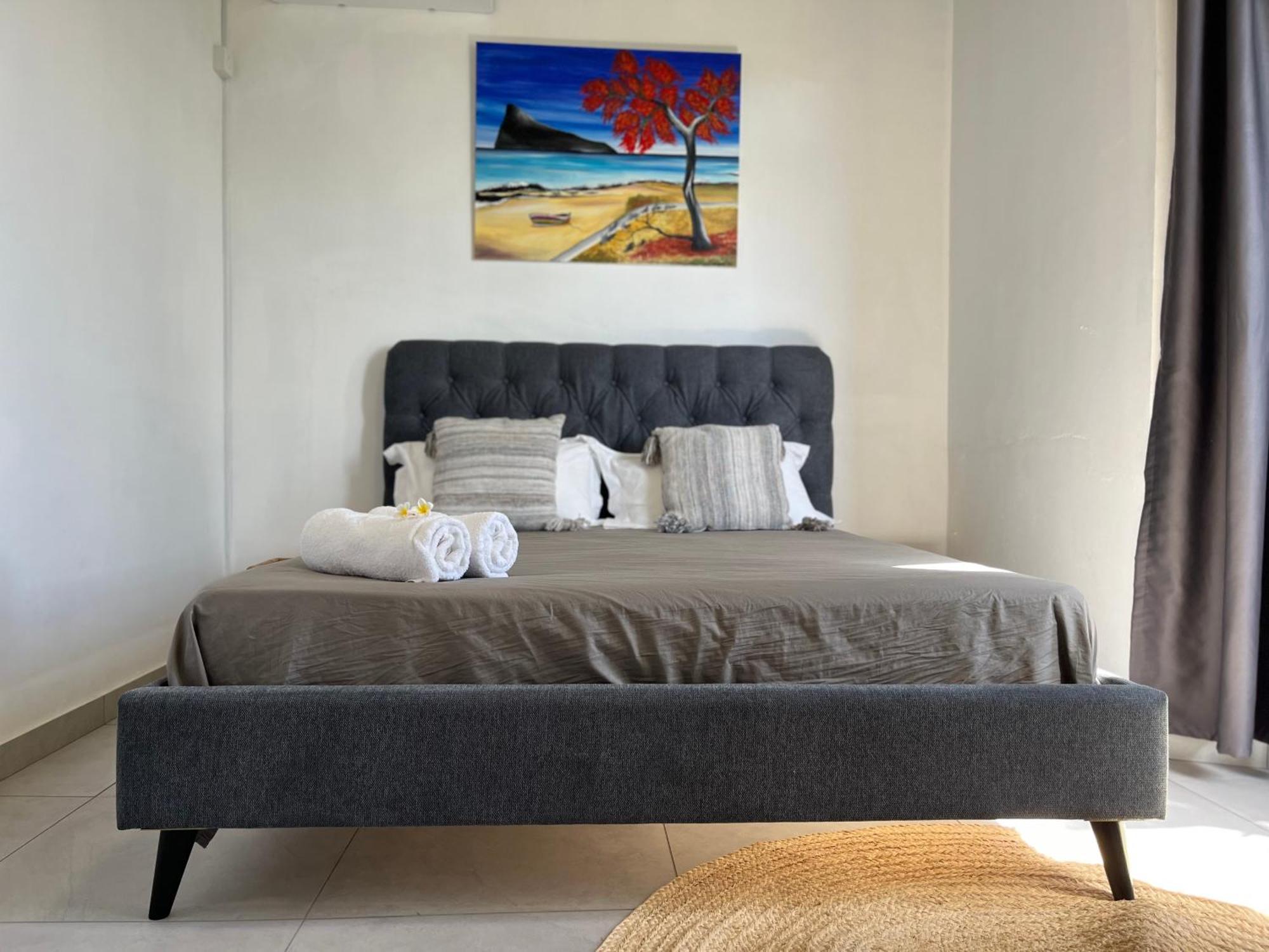 Cosy 2 Bedrooms Apts In Pereybere -Seasons Break Apartment Pereybere Beach ภายนอก รูปภาพ