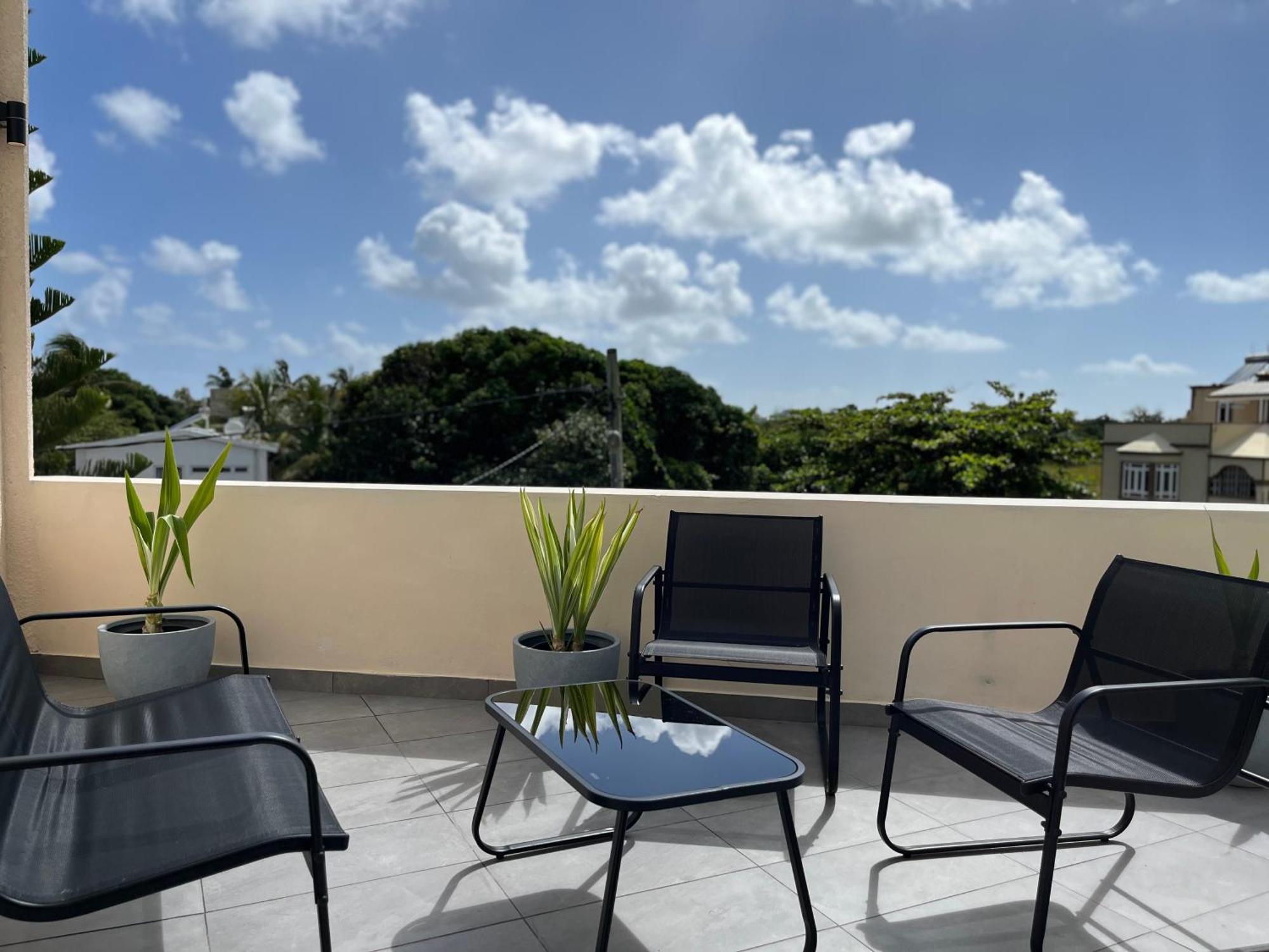 Cosy 2 Bedrooms Apts In Pereybere -Seasons Break Apartment Pereybere Beach ภายนอก รูปภาพ