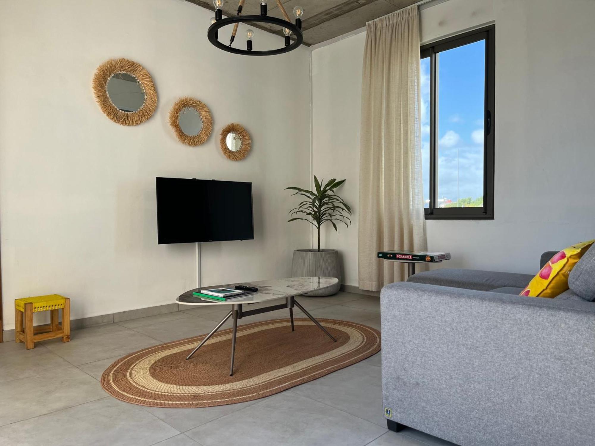 Cosy 2 Bedrooms Apts In Pereybere -Seasons Break Apartment Pereybere Beach ภายนอก รูปภาพ