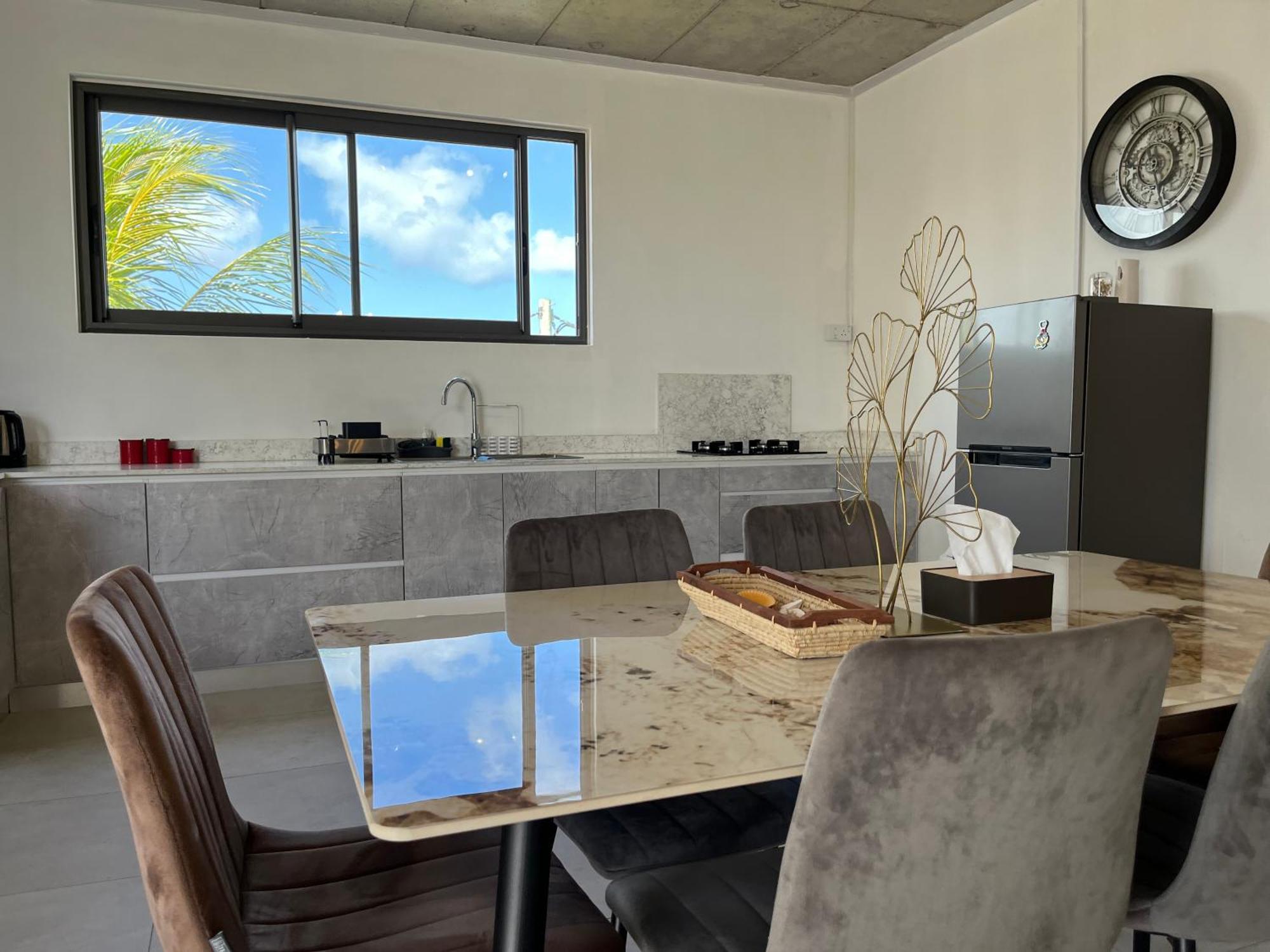 Cosy 2 Bedrooms Apts In Pereybere -Seasons Break Apartment Pereybere Beach ภายนอก รูปภาพ