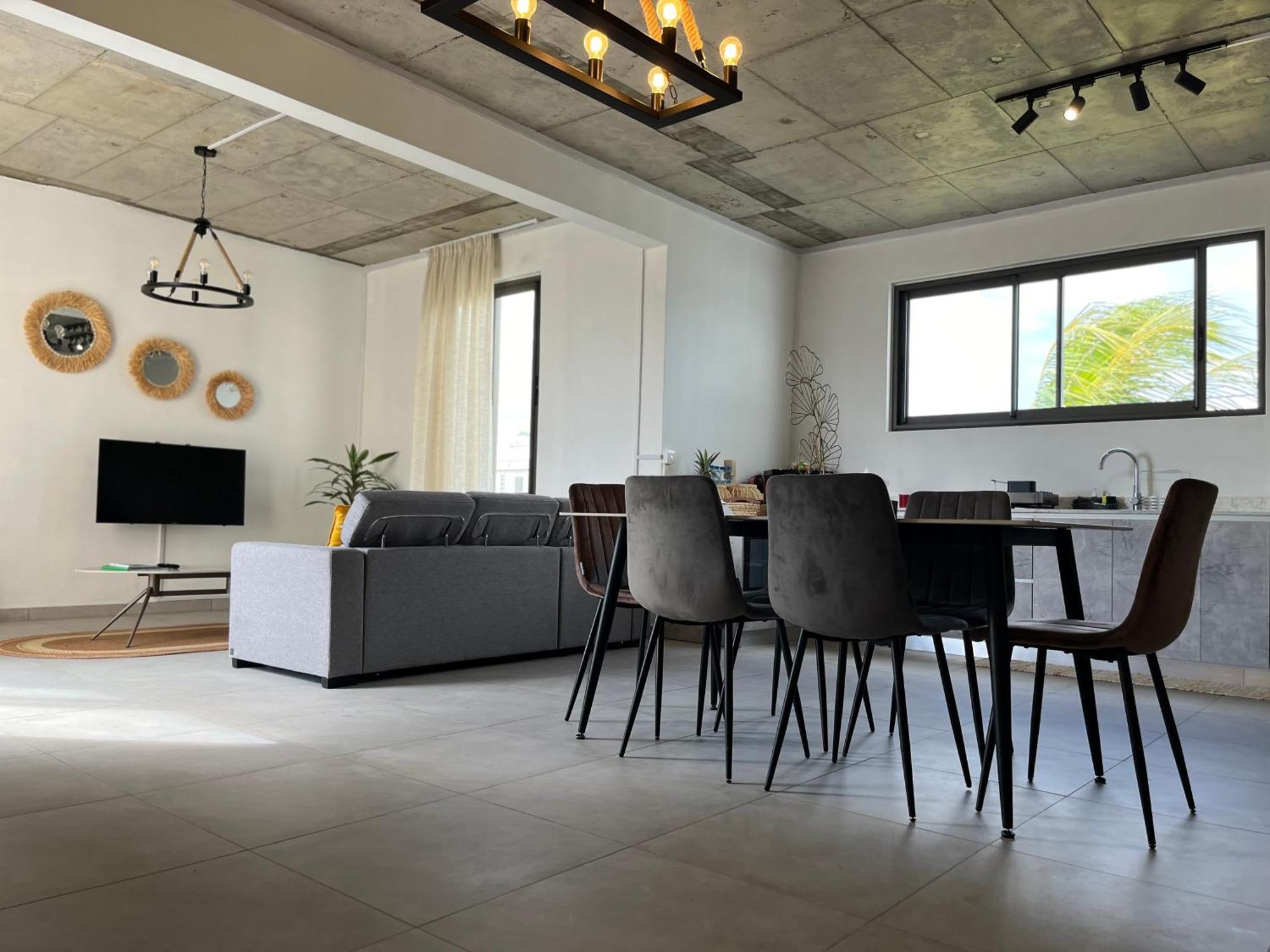 Cosy 2 Bedrooms Apts In Pereybere -Seasons Break Apartment Pereybere Beach ภายนอก รูปภาพ