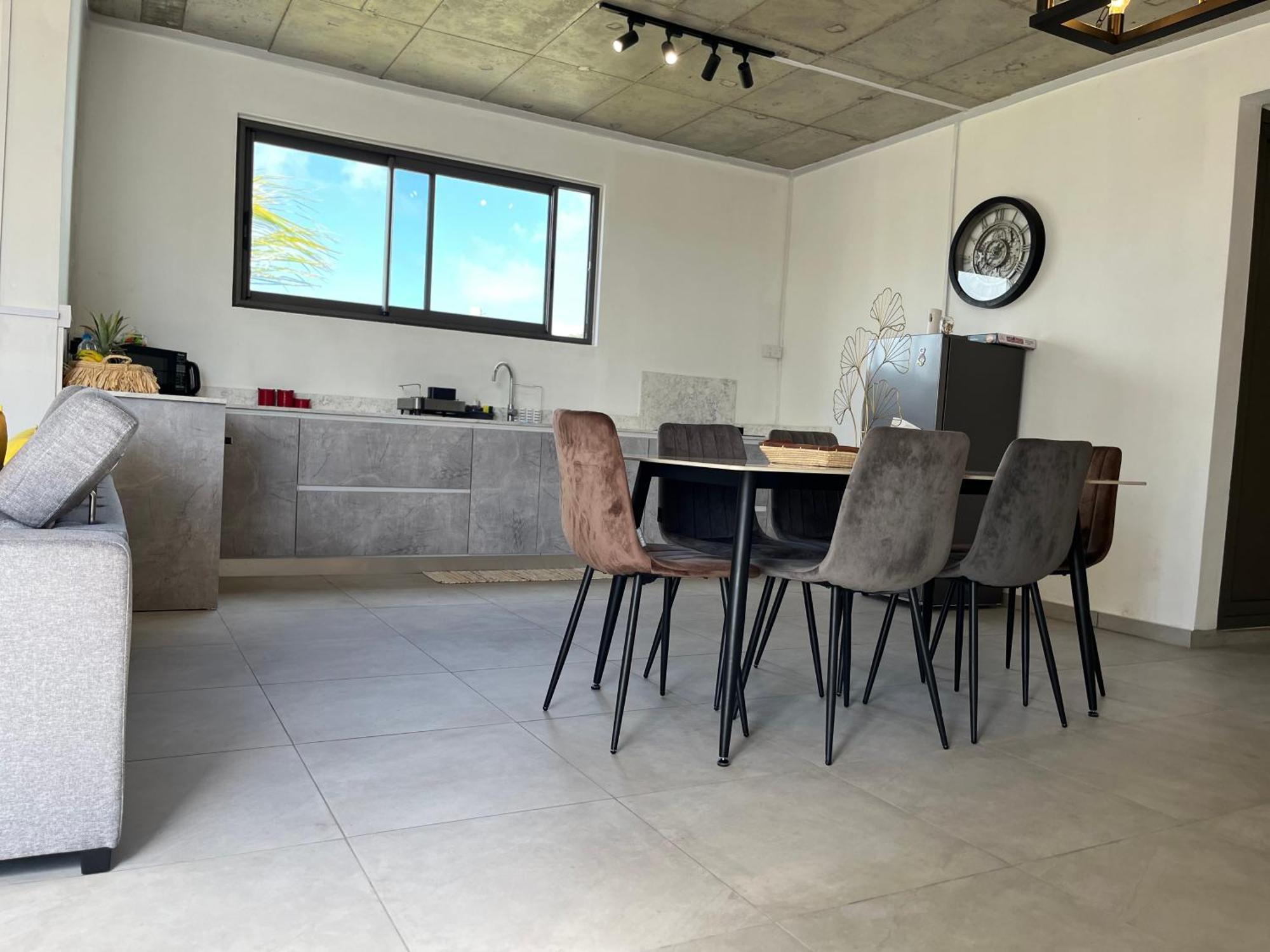Cosy 2 Bedrooms Apts In Pereybere -Seasons Break Apartment Pereybere Beach ภายนอก รูปภาพ